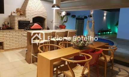 Casa em condomínio para locação de 192 m², com 3 quartos, no Jardim Inconfidência - Uberlândia - MG