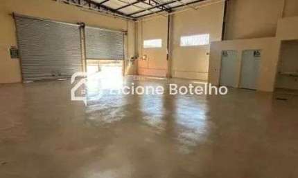 Barracão comercial para locação de aprox. 365 m², no bairro Santa Rosa - Uberlândia - MG