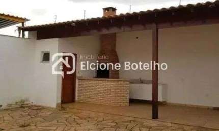 Casa para locação de aprox. 280 m², com 3 quartos, no bairro Jardim Karaíba - Uberlândia - MG