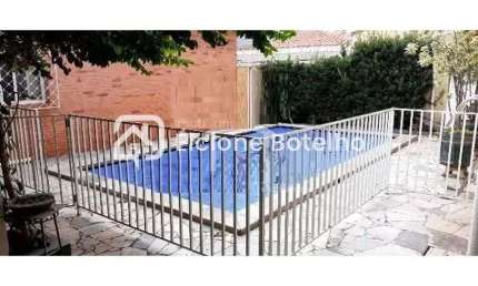 Casa para locação de aprox. 350 m², com 4 quartos, no bairro Nossa Srª Aparecida - Uberlândia - MG