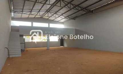 Barracão comercial para locação de aprox. 240 m², no bairro Novo Mundo - Uberlândia - MG