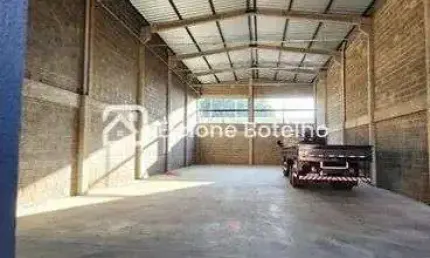 Galpão comercial para locação de aprox. 337 m², no bairro Nossa Senhora das Graças - Uberlândia - MG
