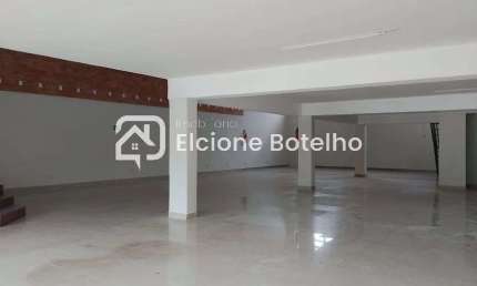 Cômodo para locação de aprox. 280 m², 2 banheiros, no bairro Centro - Uberlândia - Mg