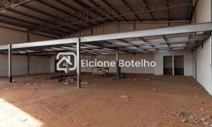 Loja para locação de aprox. 519 m², com habite-se, no bairro Shopping Park - Uberlândia - MG