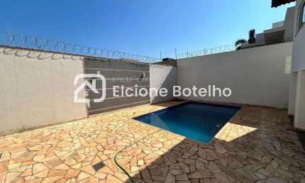 Casa para locação de aprox. 280 m²l, com 3 quartos, no bairro Jardim Karaiba - Uberlândia - MG