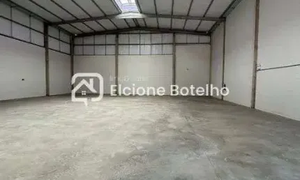 Galpão para locação de aprox. 600 m², no bairro Marta Helena - Uberlândia - Mg