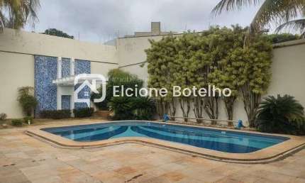 Casa para locação de aprox. 600 m², com 4 quartos, no bairro Cidade Jardim - Uberlândia - MG