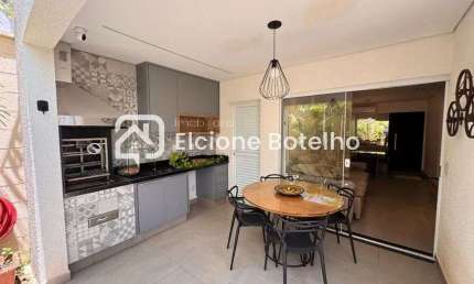 Casa em condomínio para locação de 118 m², com 3 quartos, no Jardim Inconfidência - Uberlândia - Mg