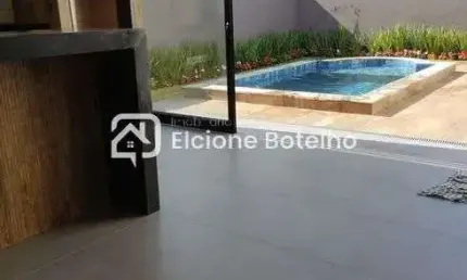 Casa para locação de aprox. 231 m², com 4 quartos, no bairro Granja Marileusa - Uberlândia - MG