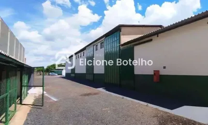 Galpão para locação de aprox. 770 m², com habite-se, no bairro Segismundo Pereira - Uberlândia - MG