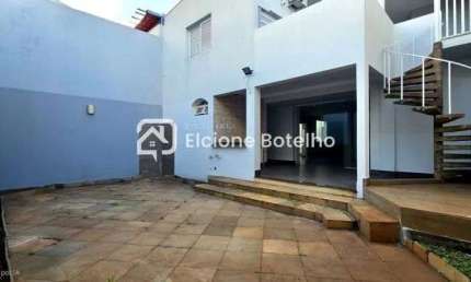 Casa para aluguel locação de aprox. 365 m², com 5 quartos, no bairro Nossa Srª Aparecida, Uberlândi