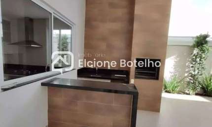 Casa em condomínio para locação de aprox. 184 m², com 3 quartos, no bairro Granada - Uberlândia - MG