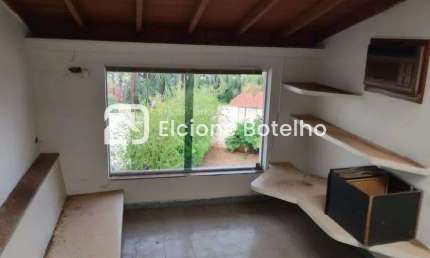 Casa para locação de aprox. 600 m², com 4 quartos, no bairro Tabajaras - Uberlândia - Mg