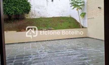 Casa sobrado para locação de aprox. 396 m², com 3 quartos, no bairro Cidade Jardim - Uberlândia - MG