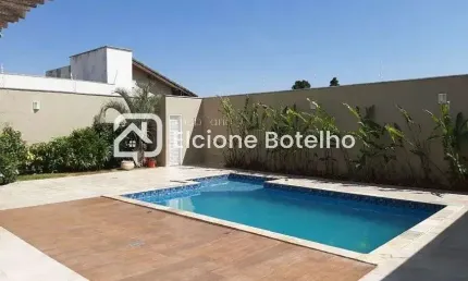 Casa sobrado para locação de aprox. 347 m², com 3 quartos, no Jardim Karaíba - Uberlândia - MG