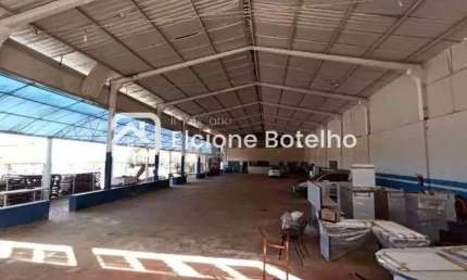 Barracão comercial para locação de aprox. 1000 m², no bairro Segismundo Pereira - Uberlândia - MG