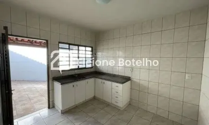 Casa para locação de aprox. 140 m², com 4 quartos, no bairro Vigilato Pereira - Uberlândia - MG