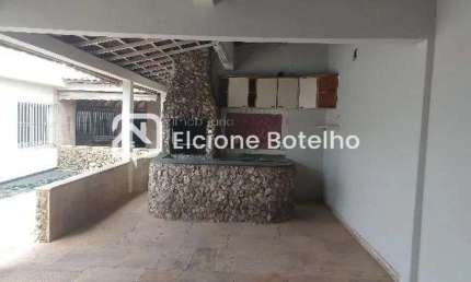 Casa comercial para locação de aprox. 300 m², com 5 quartos, no bairro Brasil - Uberlândia - MG