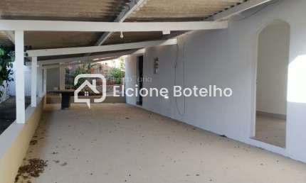 Casa para locação de aprox. 80 m², com 3 quartos, no bairro Tabajaras - Uberlândia - MG