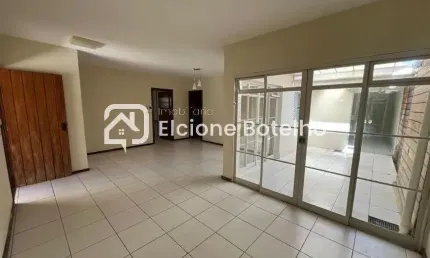 Casa para locação de aprox. 280 m², com 3 quartos, no bairro Daniel Fonseca - Uberlândia - MG