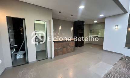 Casa para locação de aprox. 166 m², com 3 quartos, 1 suíte, no bairro Novo Mundo - Uberlândia - MG