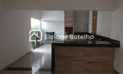 Casa para locação de aprox. 250 m², com 3 quartos, 1 suíte, no bairro Santa Rosa - Uberlândia - MG