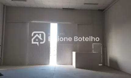 Galpão comercial para locação de aprox. 255 m², no bairro Alto Umuarama - Uberlândia - MG