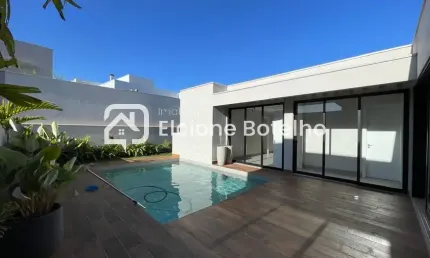 Casa em condomínio para locação de aprox 336 m², com 4 quartos no Granja Marileusa - Uberlândia - MG
