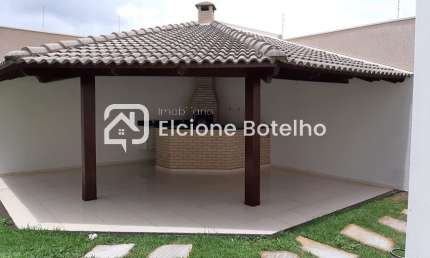 Casa sobrado para locação de aprox. 380 m², com 4 quartos, no bairro Nossa Srª Aparecida