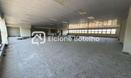 Loja comercial para locação de aprox. 970 m², no bairro Daniel Fonseca - Uberlândia - MG