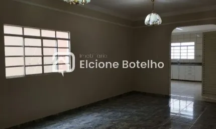 Casa para locação de aprox. 180 m², com 3 quartos, 1 suíte, no bairro Granada - Uberlândia - MG