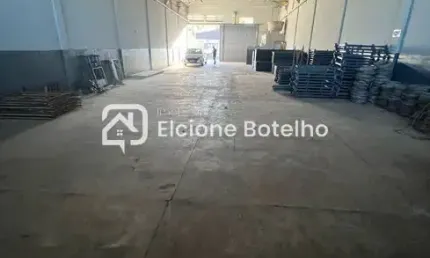 Barracão comercial para locação de aprox. 880 m², no bairro Presidente Roosevelt - Uberlândia - MG