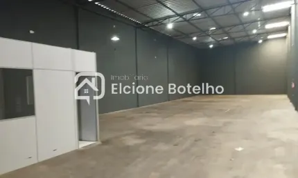 Galpão comercial para locação de aprox. 420 m², no bairro Custódio Pereira - Uberlândia - MG
