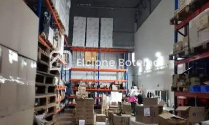 Barracão comercial para locação de aprox. 1156 m², no bairro Marta Helena - Uberlândia - MG