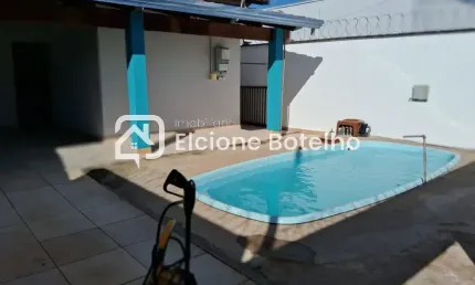 Casa para venda de aprox. 170 m², com 3 quartos, 1 suíte, no bairro Laranjeiras - Uberlândia - MG