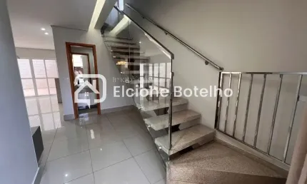 Casa de condomínio para locação de aprox 160 m², com 3 quartos no Granja Marileusa - Uberlândia - MG