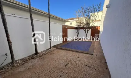 Casa de condomínio para locação de 197 m², com 3 quartos no Jardim Inconfidência - Uberlândia - MG