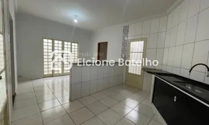 Casa para locação de aprox. 70 m², com 2 quartos, no bairro santa rosa - uberlândia - mg
