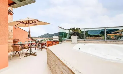 Cobertura para Locação em Florianópolis, BARRA DA LAGOA, 4 dormitórios, 4 suítes, 2 banheiros, 2 vagas