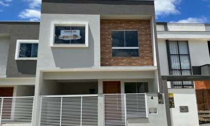 Sobrado à venda no bairro Três Rios do Norte em Jaraguá do Sul/SC