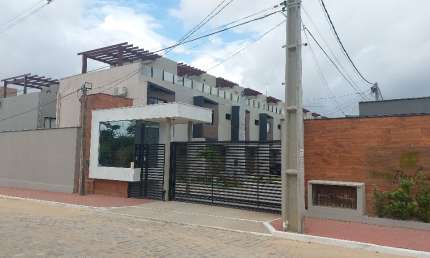 Alugar - Casa Duplex em Cond. Fechado em Parnamirim -2 Suítes - 70m² - Mobiliada