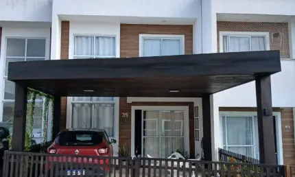 Casa Duplex em Condomínio Fechado em Parnamirim - 2 Suítes - 120m² - Churrasqueira Individual