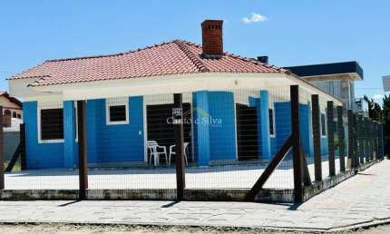 Casa com 4 dormitórios á Beira Mar de Atlântida Sul