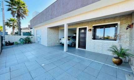Casa com 3 dorms (suíte), com sala comercial em Atlântida Sul