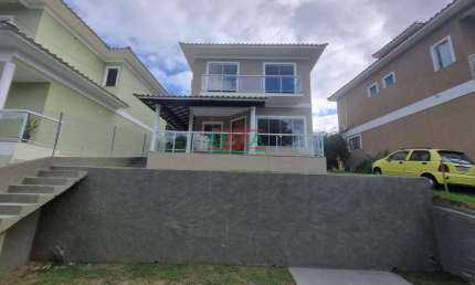CASA DUPLEX EM CONDOM&#205;NIO - 4 QUARTOS ( 1 SU&#205;TE )