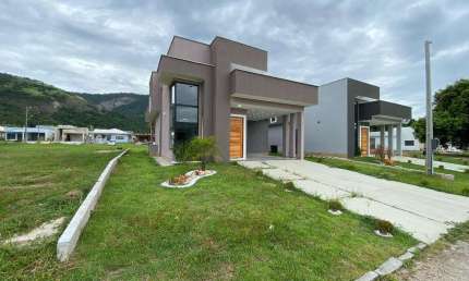 CASA DE CONDOM&#205;NIO - 3 QUARTOS ( 1 SU&#205;TE COM CLOSET ) - àREA GOURMET - 1&#170; LOCA&#199;&#195;O