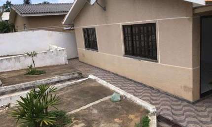 Casa com 3 quartos para alugar na Rua Maria Ângela Caldas, 643, Uvaranas, Ponta Grossa