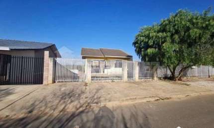 Casa com 2 quartos para alugar na Rua Elias Wakim Bittar, 455, Contorno, Ponta Grossa