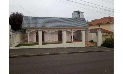 Casa com 3 quartos para alugar na Rua Herculano de Freitas, Jardim Carvalho, Ponta Grossa
