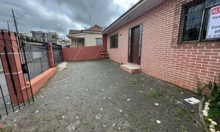 Casa com 2 quartos para alugar na Rua Visconde De Sinimbú - Até 769/770, 814, Nova Rússia, Ponta Grossa
